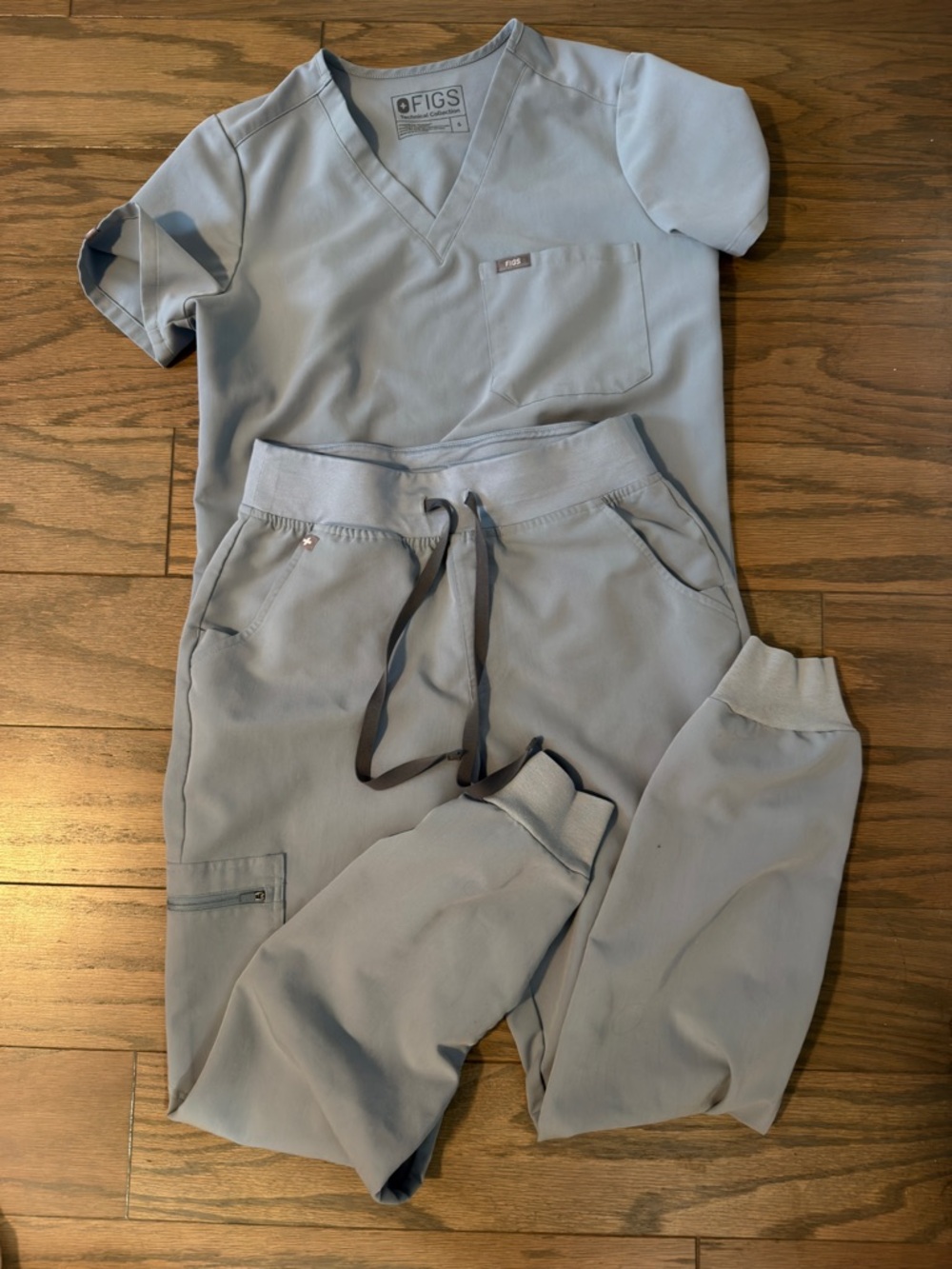FIGS Dusty Blue Scrub Set - Top & Jogger Pants - Picture 2 of 9